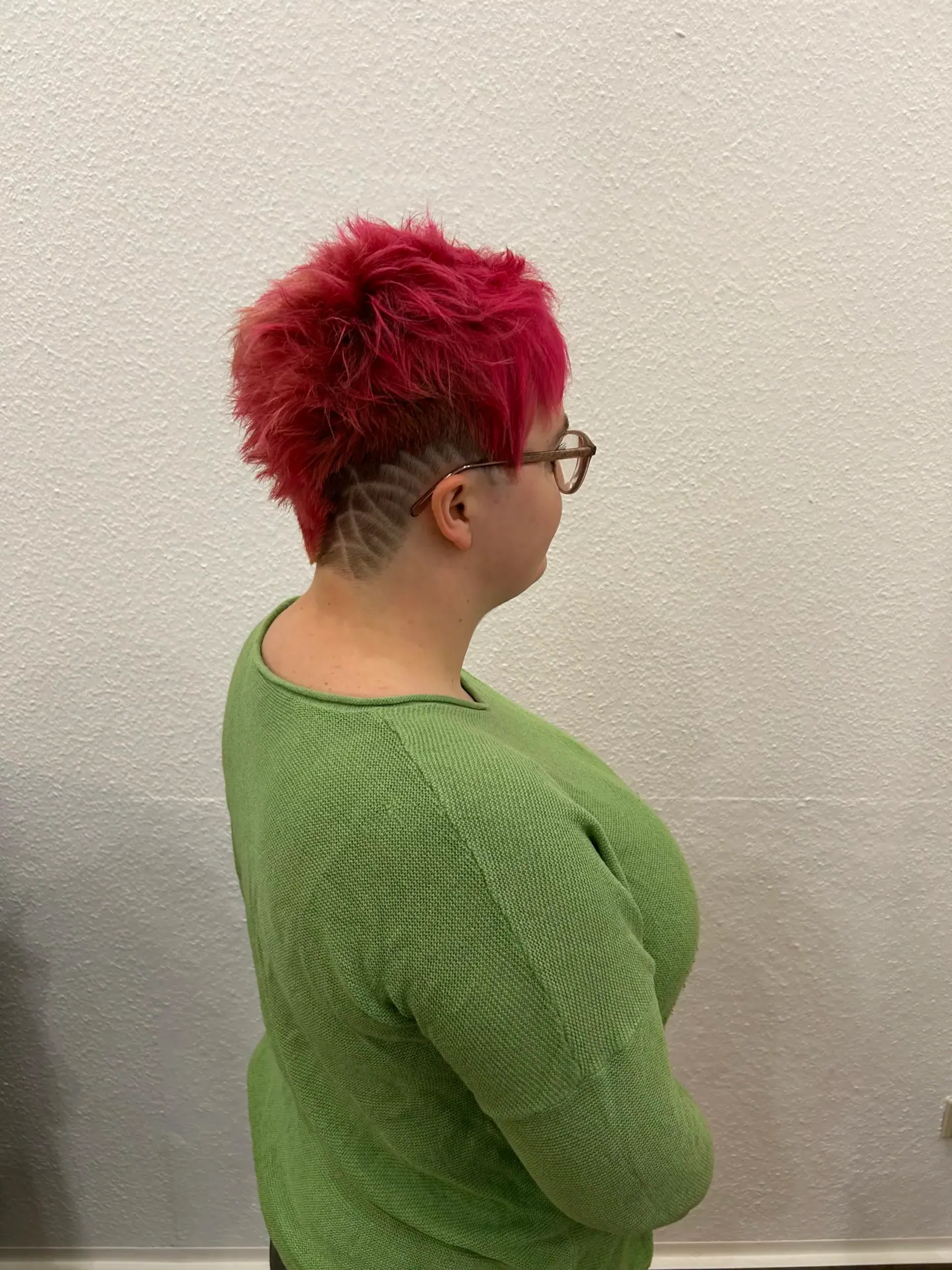 Detailansicht einer hochwertigen Haarverdichtung bei Chic & Chill – Vorher-Nachher Ergebnis.