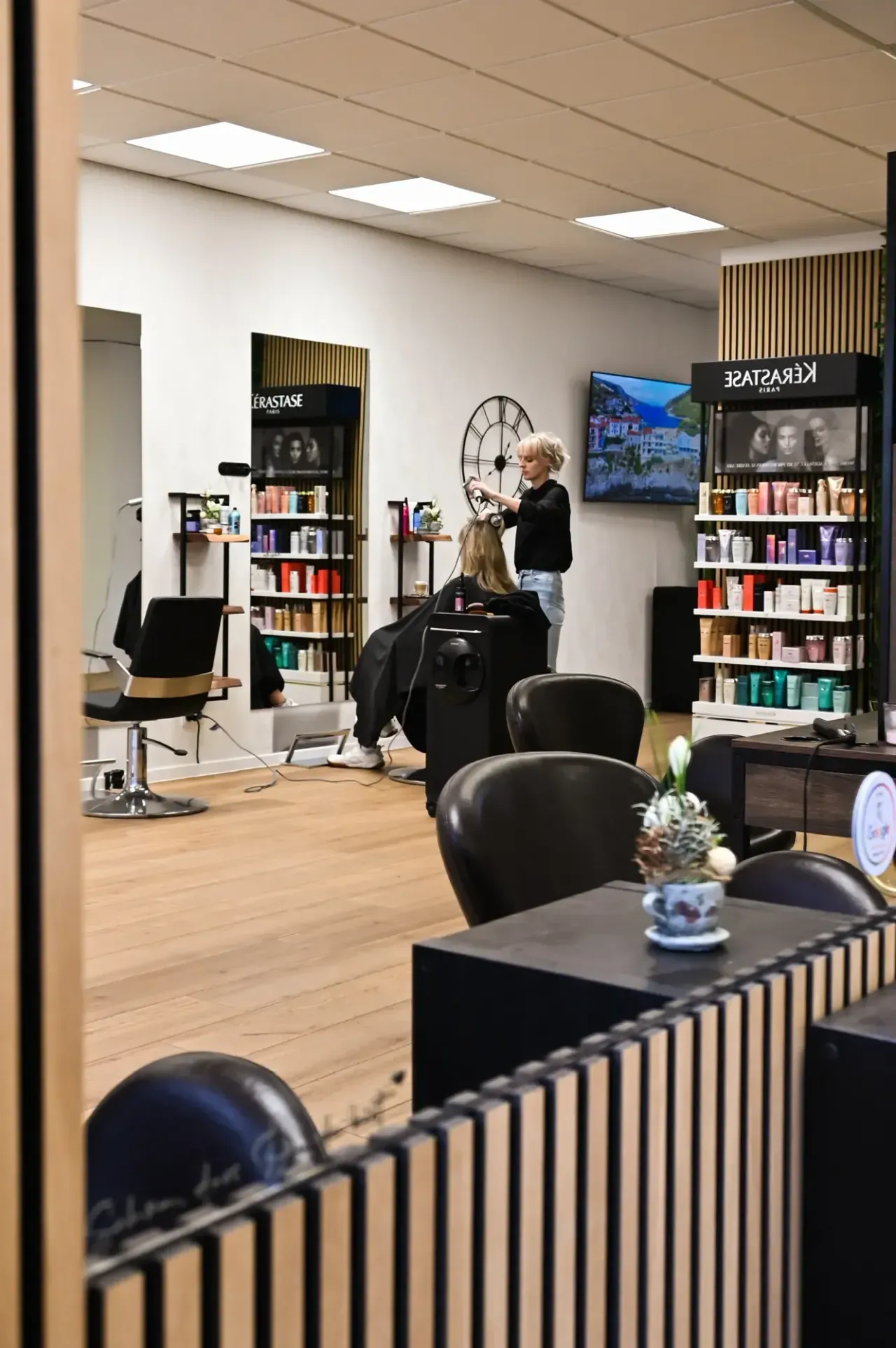 Heller Arbeitsplatz für Balayage und Coloration bei Chic & Chill Borna.