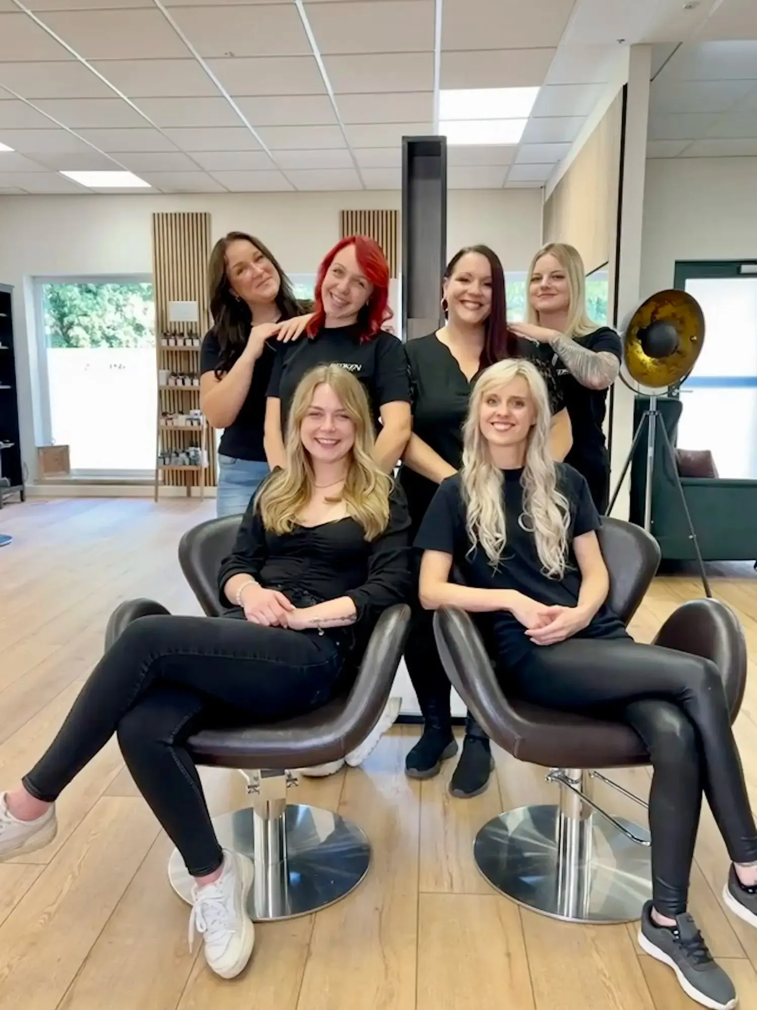 Das Friseurteam von Chic & Chill in Borna – Stylist:innen für individuelle Looks.