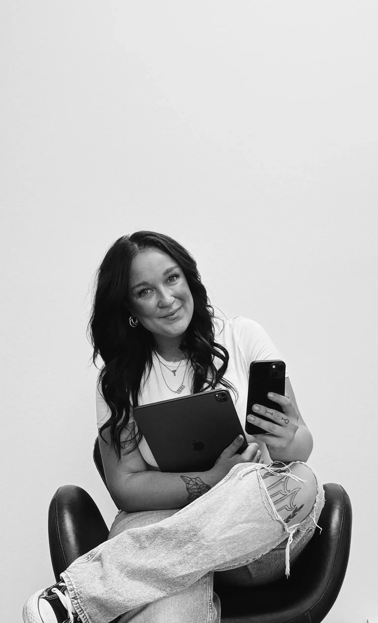 Marie, Social-Media- und Feel-Good-Managerin bei Chic & Chill, im Salon.
